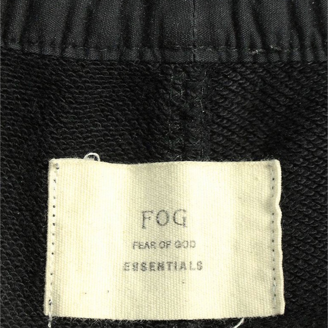 FEAR OF GOD(フィアオブゴッド)のFOG ESSENTIALS 裾ジップパンツ　ブラック メンズのパンツ(その他)の商品写真