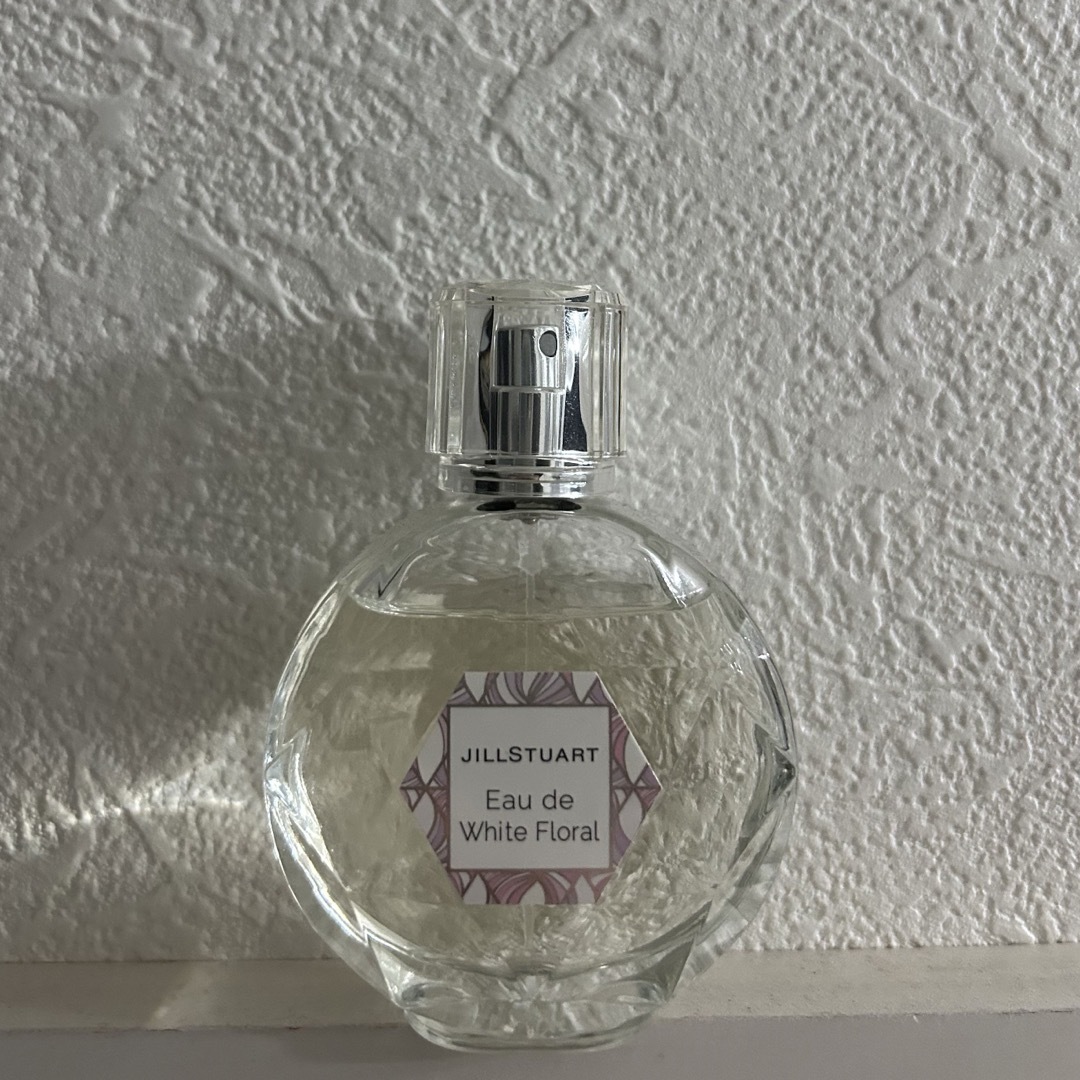JILLSTUART(ジルスチュアート)のジルスチュアート 香水 JILLSTUART オード ホワイトフローラル  コスメ/美容の香水(香水(女性用))の商品写真