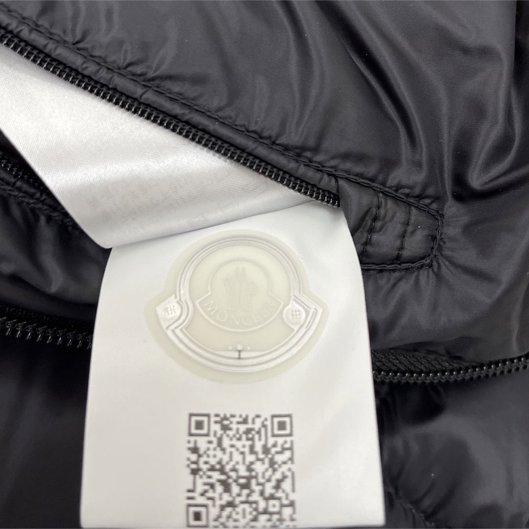 MONCLER(モンクレール)の新品同様 モンクレール VANOISE ダウンベスト サイズ3 メンズのジャケット/アウター(ダウンベスト)の商品写真