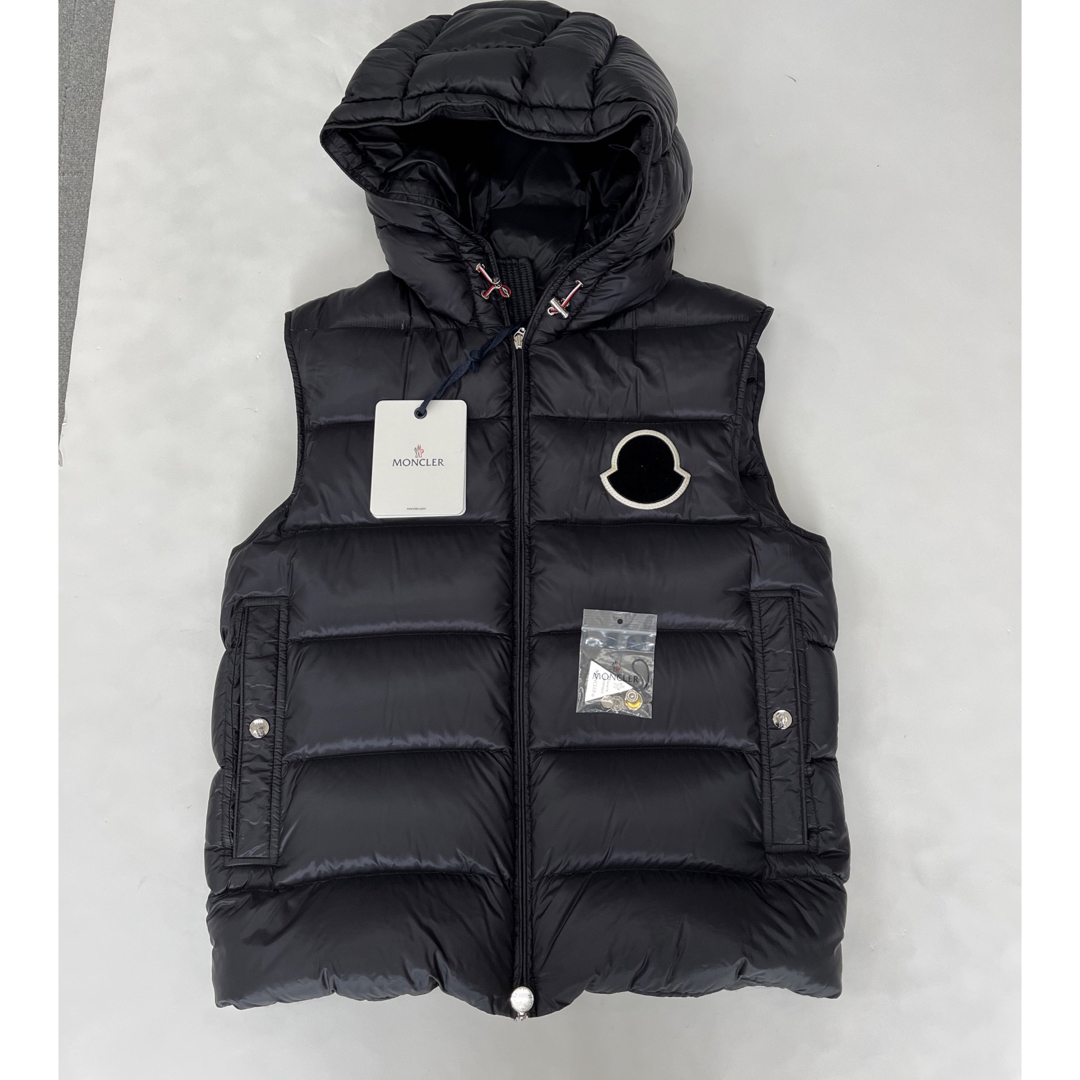 MONCLER(モンクレール)の新品同様 モンクレール VANOISE ダウンベスト サイズ3 メンズのジャケット/アウター(ダウンベスト)の商品写真