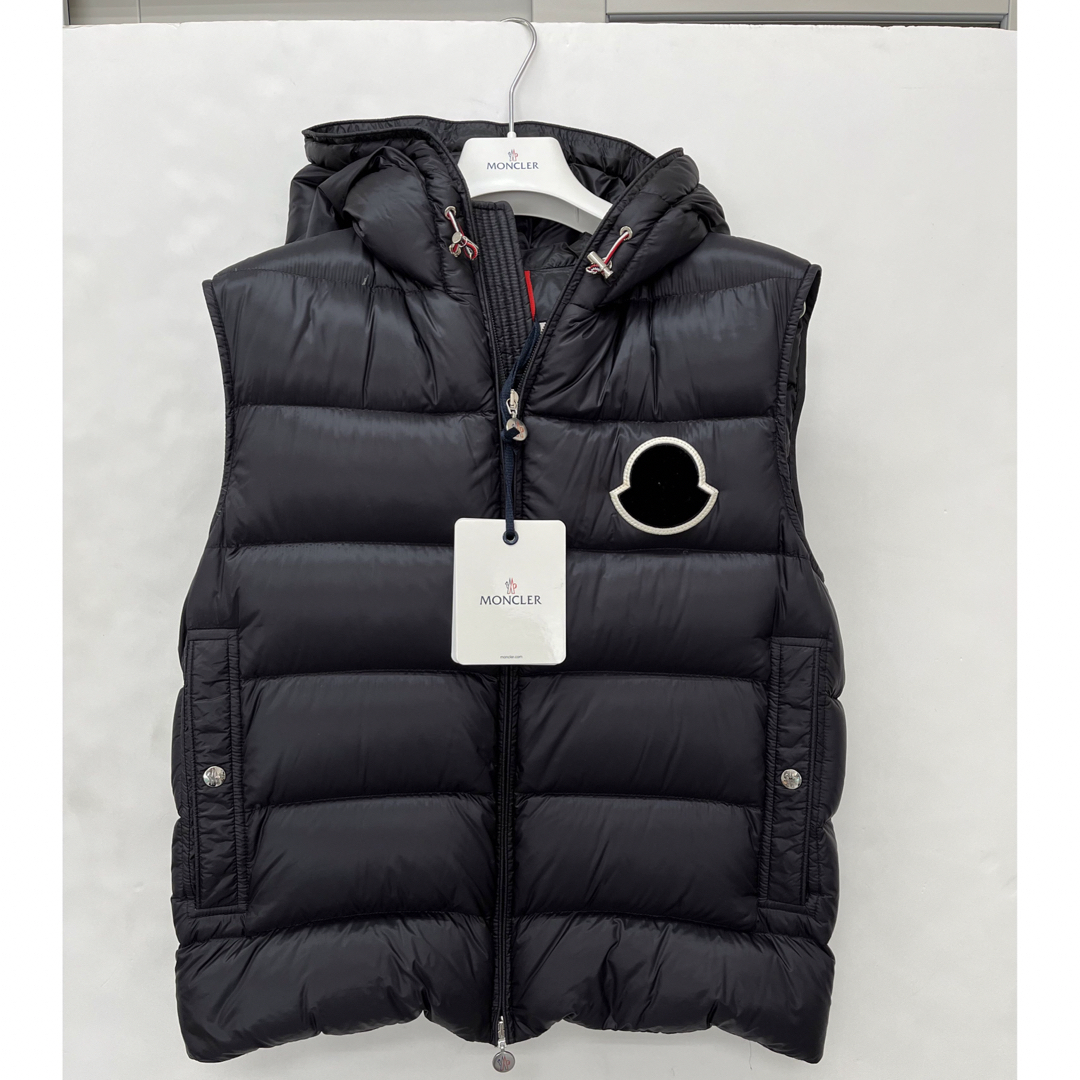 MONCLER(モンクレール)の新品同様 モンクレール VANOISE ダウンベスト サイズ3 メンズのジャケット/アウター(ダウンベスト)の商品写真