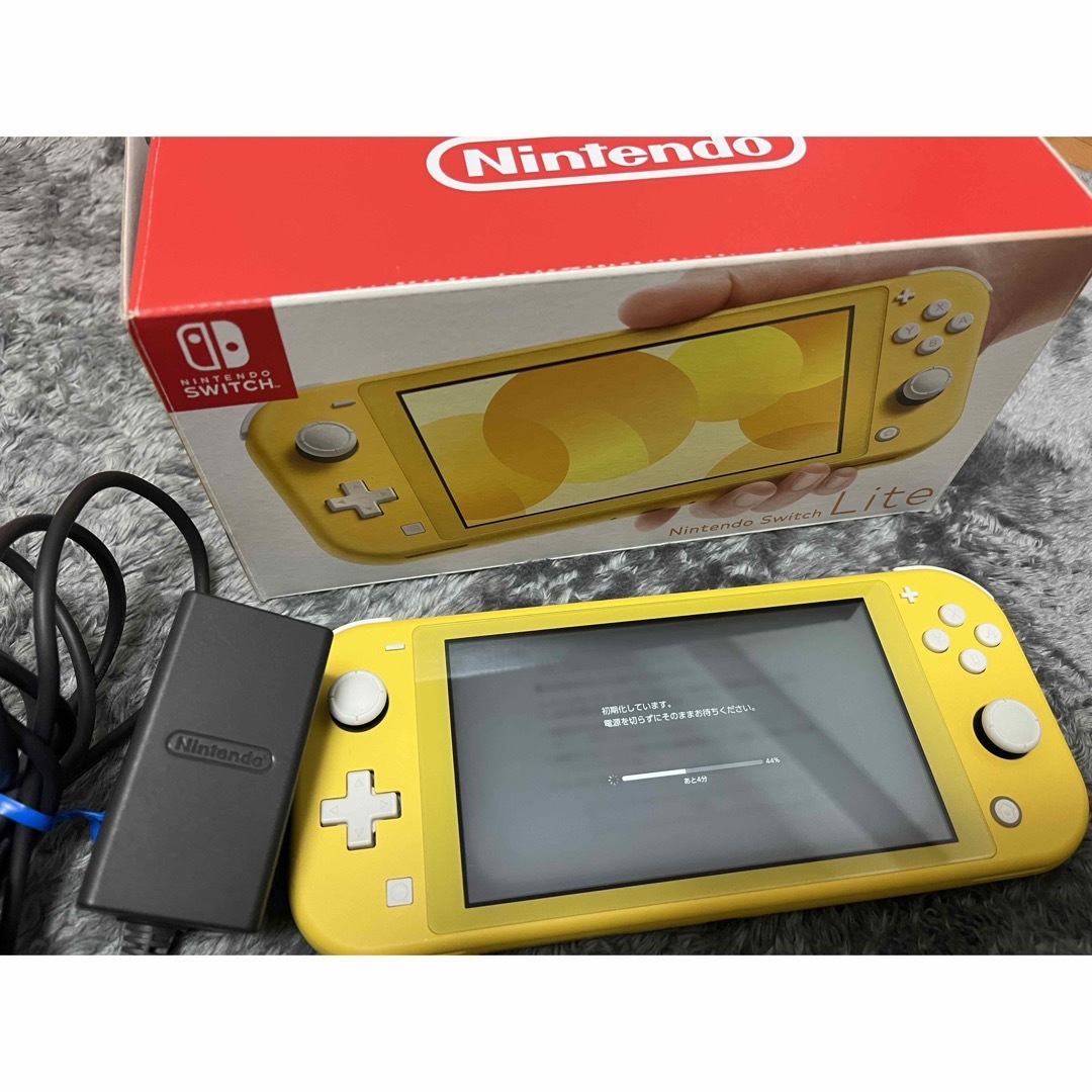 Nintendo Switch(ニンテンドースイッチ)のNintendo Switch Lite イエロー エンタメ/ホビーのゲームソフト/ゲーム機本体(携帯用ゲーム機本体)の商品写真