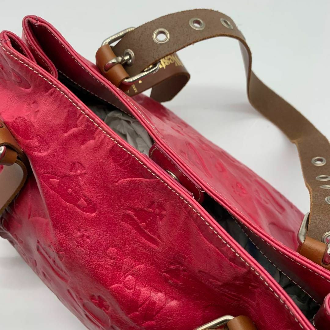 Vivienne Westwood(ヴィヴィアンウエストウッド)のヴィヴィアン ウエストウッド レザー トートバッグ 総柄 赤 ベルトバック レディースのバッグ(トートバッグ)の商品写真
