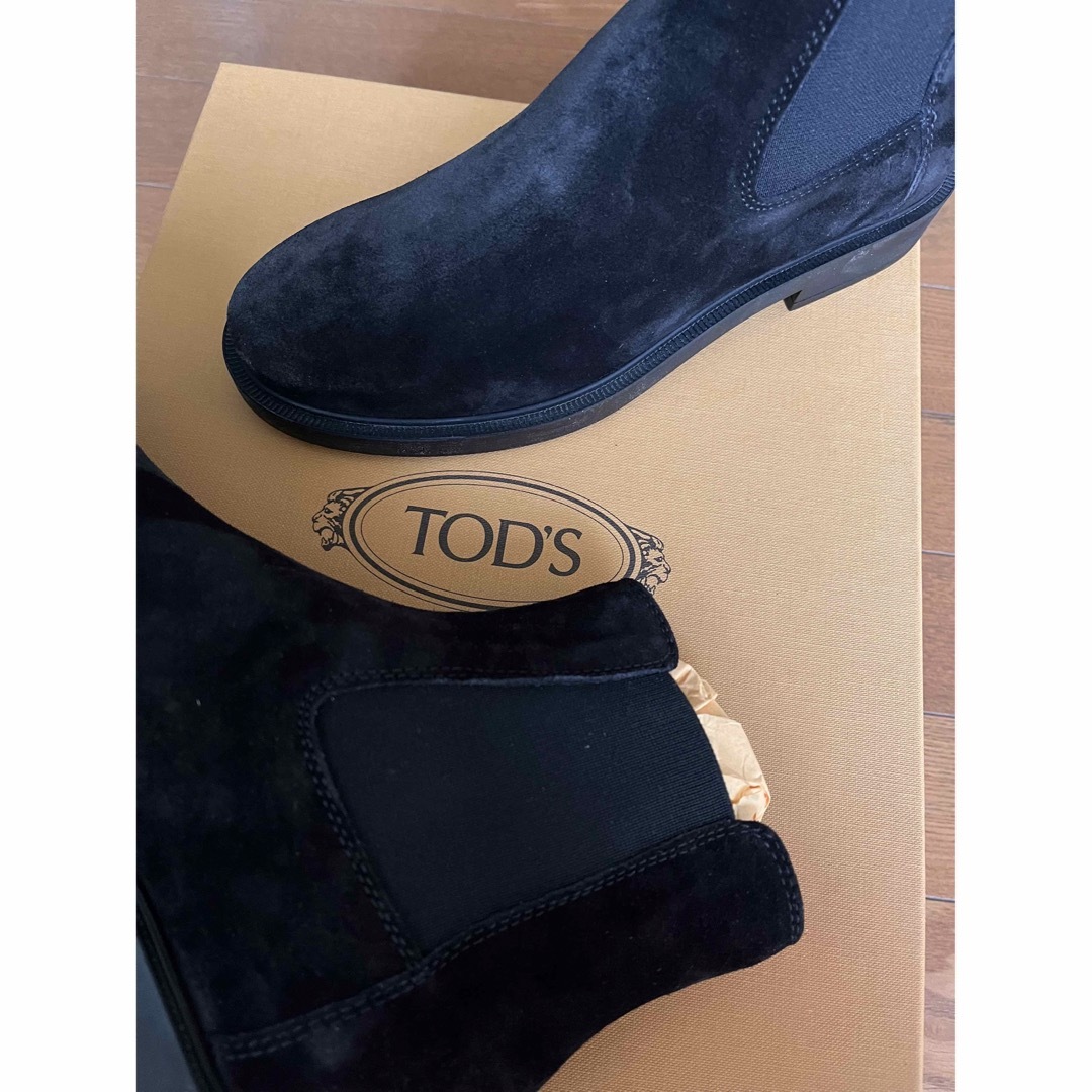 TOD'S(トッズ)の新品　未使用トッズTOD'S スエード ショートブーツ EU35ブラック22cm レディースの靴/シューズ(ブーツ)の商品写真