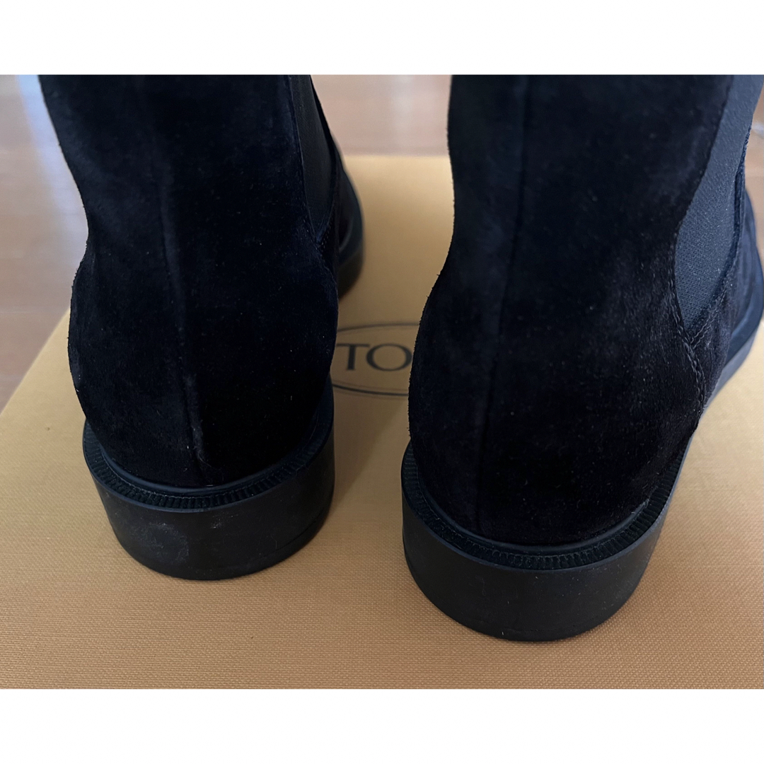 TOD'S(トッズ)の新品　未使用トッズTOD'S スエード ショートブーツ EU35ブラック22cm レディースの靴/シューズ(ブーツ)の商品写真