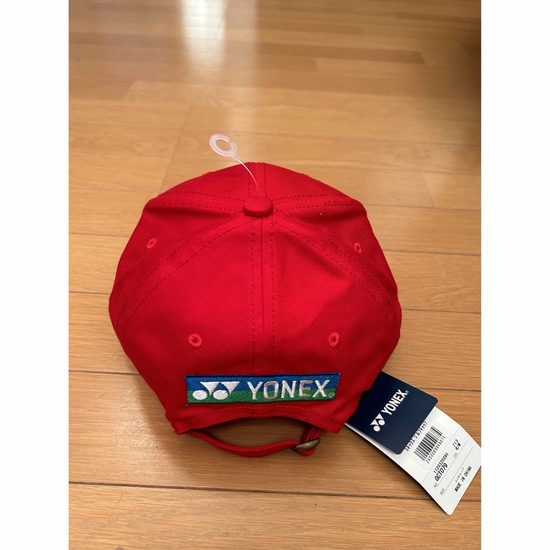 YONEX(ヨネックス)のYONEX赤帽子 スポーツ/アウトドアのゴルフ(ウエア)の商品写真