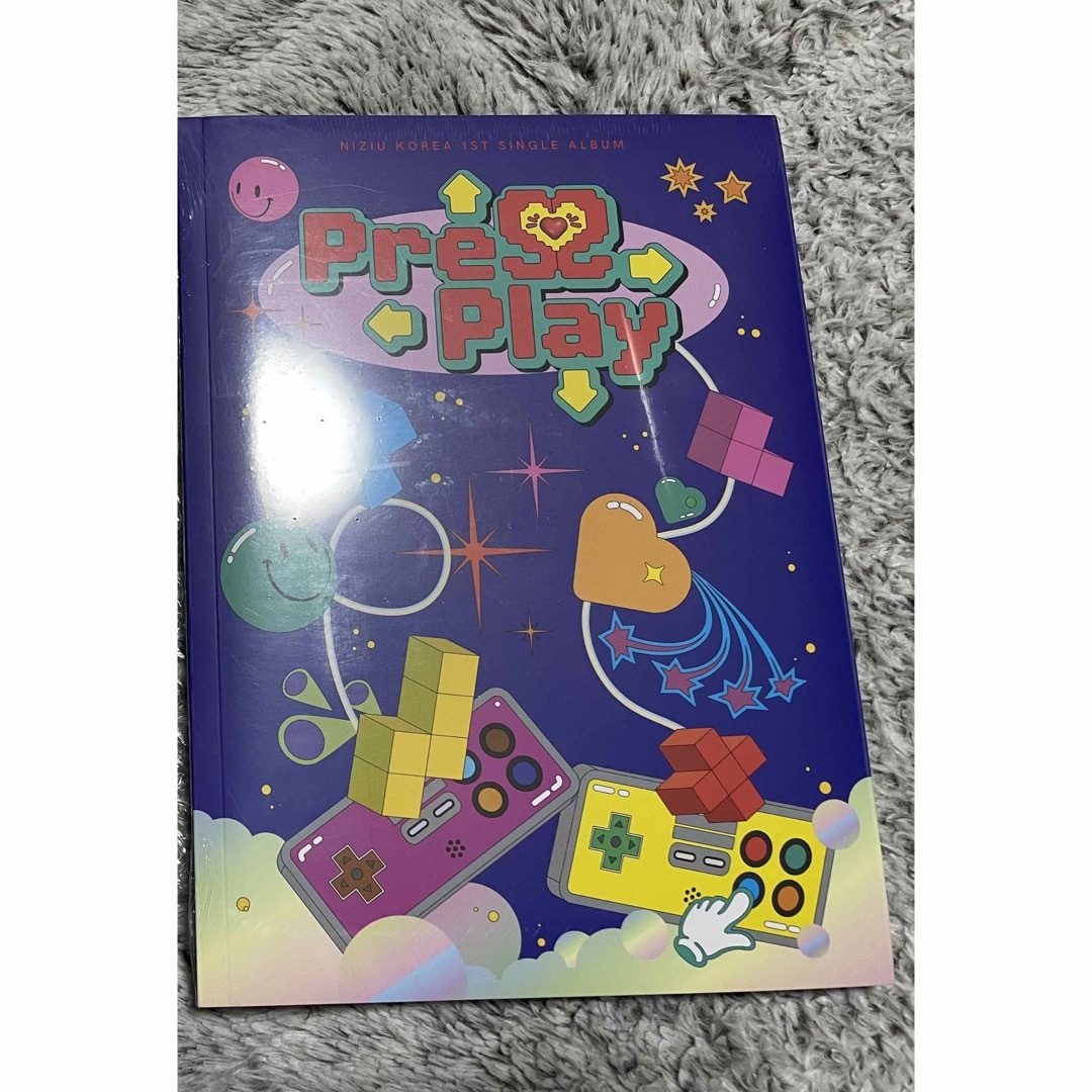 NiziU(ニジュー)のNiziU Press Play  新品未開封品 エンタメ/ホビーのタレントグッズ(アイドルグッズ)の商品写真