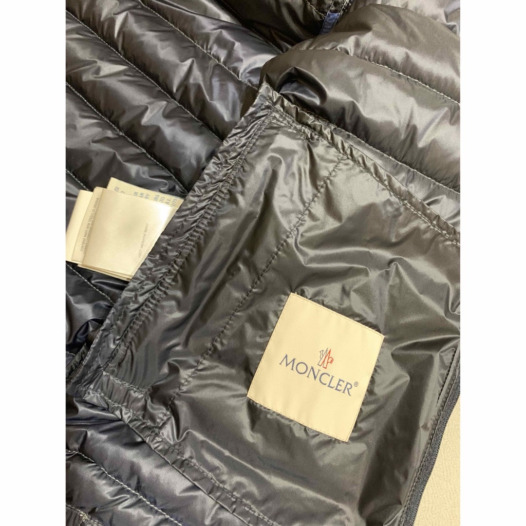 MONCLER(モンクレール)のモンクレールベスト メンズのジャケット/アウター(ダウンベスト)の商品写真