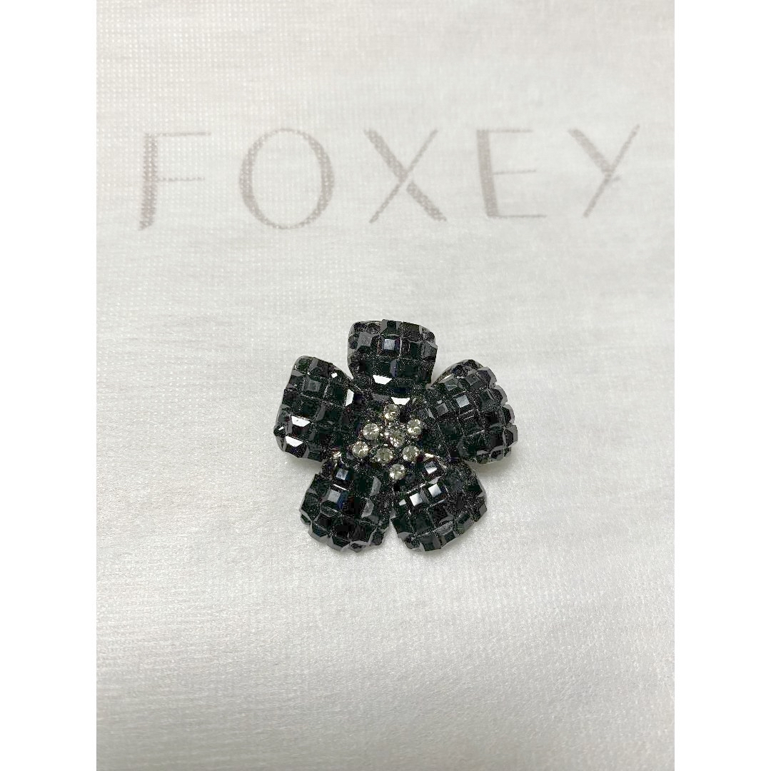 FOXEY BOUTIQUE(フォクシーブティック)のFoxey/ブローチ/フラワー/ブラック レディースのアクセサリー(ブローチ/コサージュ)の商品写真