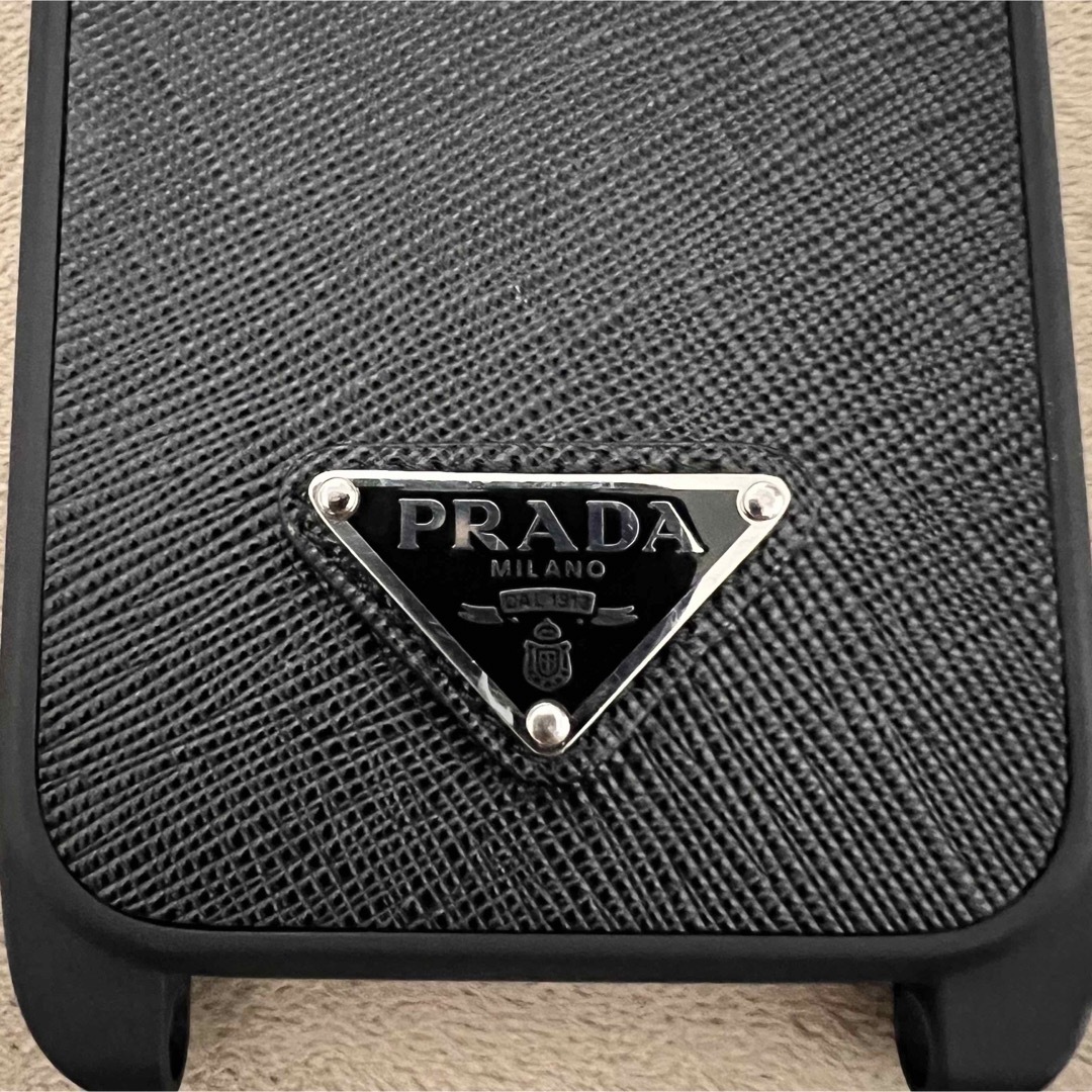 PRADA(プラダ)のPRADA サフィアーノレザー iPhone 14 Pro用カバー スマホ/家電/カメラのスマホアクセサリー(iPhoneケース)の商品写真