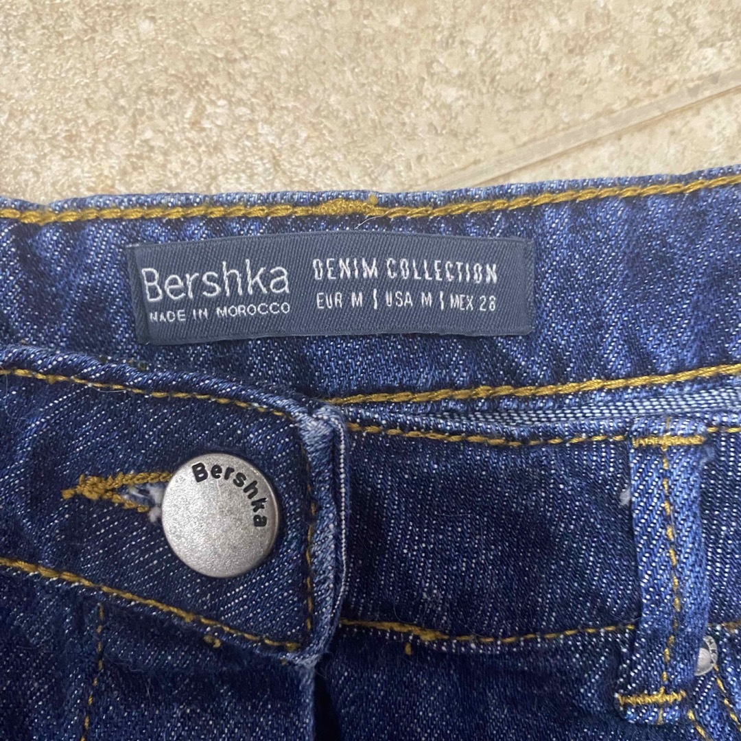 Bershka(ベルシュカ)のベルシュカ 前ボタン デニム ミニスカート M レディースのスカート(ミニスカート)の商品写真