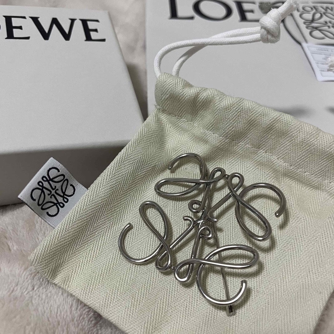 オンラインストア純正 【定価から35%オフ！】LOEWE ロエベ ブローチ