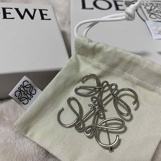 LOEWE - LOEWE ロエベ 大人気 正規品アナグラム ブローチ ピン ロゴ ...