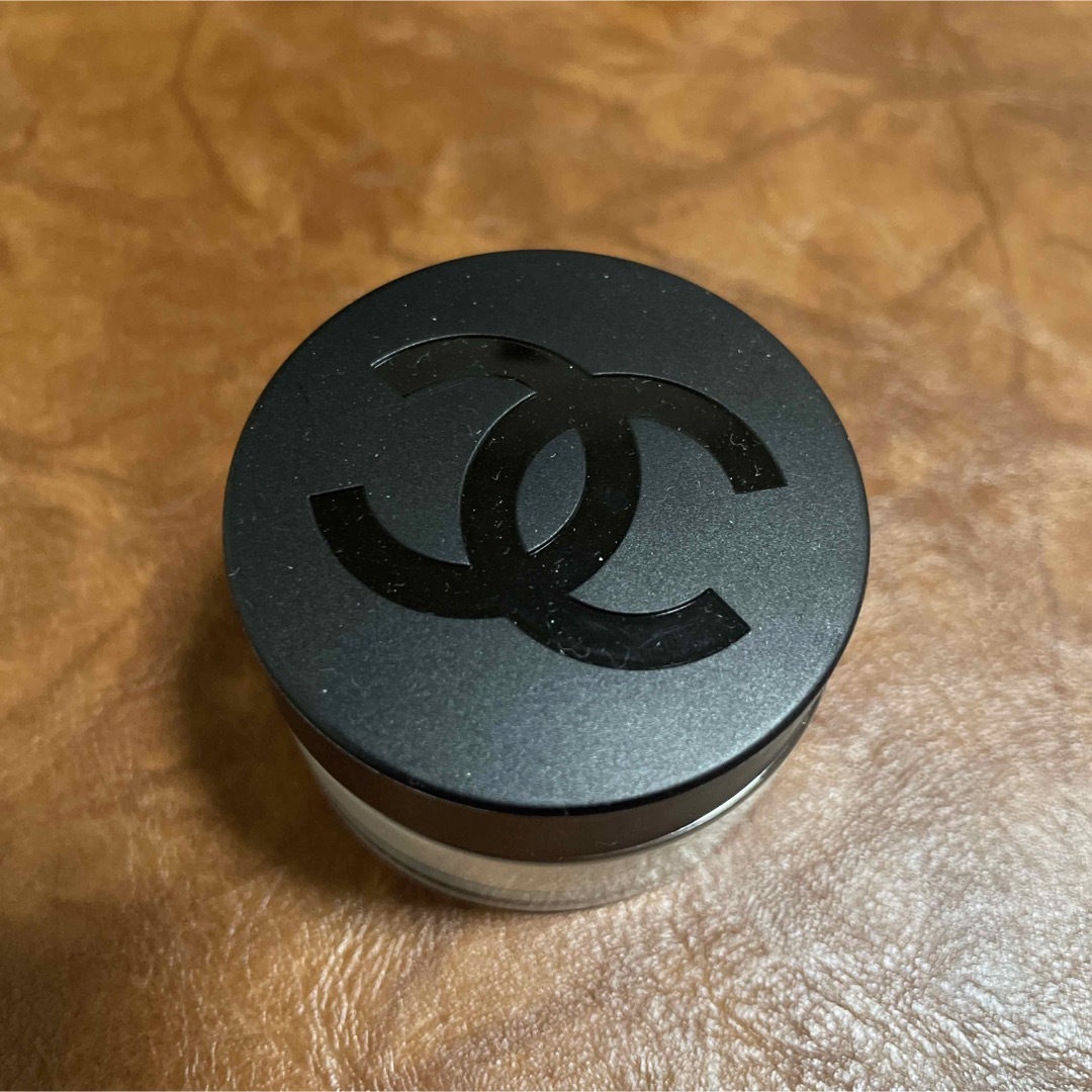 CHANEL(シャネル)の【新品未使用】CHANEL N°1 ドゥ シャネル クリーム 15g コスメ/美容のスキンケア/基礎化粧品(フェイスクリーム)の商品写真