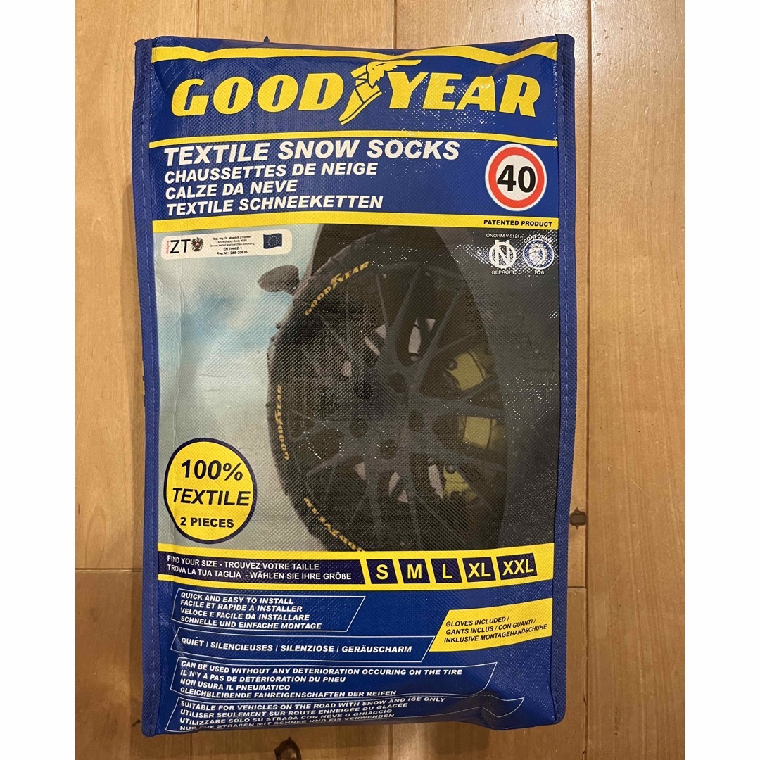 Goodyear(グッドイヤー)の【じんすけ様専用】GOOD YEAR スノーソックス クラッシックXLサイズ 自動車/バイクの自動車(車外アクセサリ)の商品写真