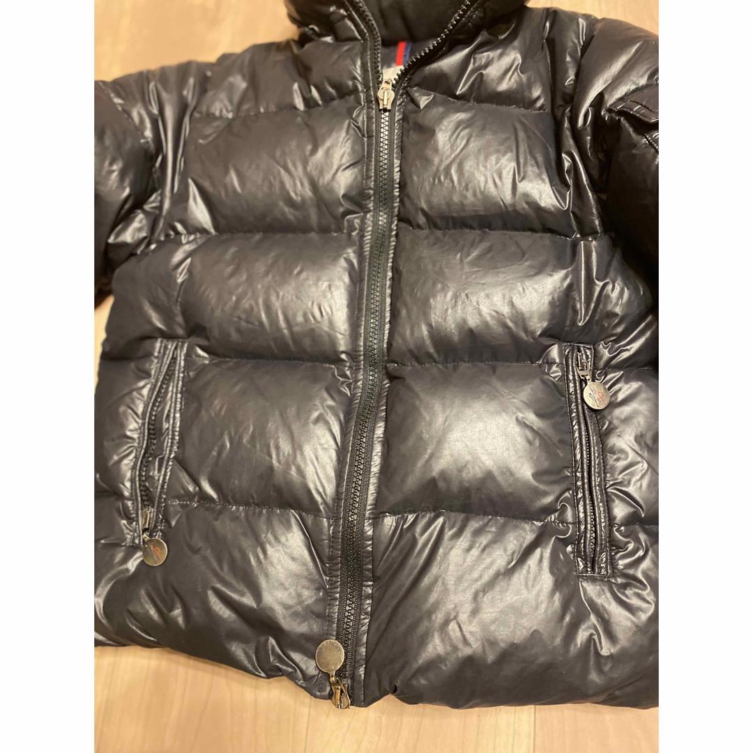 MONCLER(モンクレール)の値下 モンクレール ダウン キッズ 8A 直営店 ブラック キッズ/ベビー/マタニティのキッズ服女の子用(90cm~)(ジャケット/上着)の商品写真