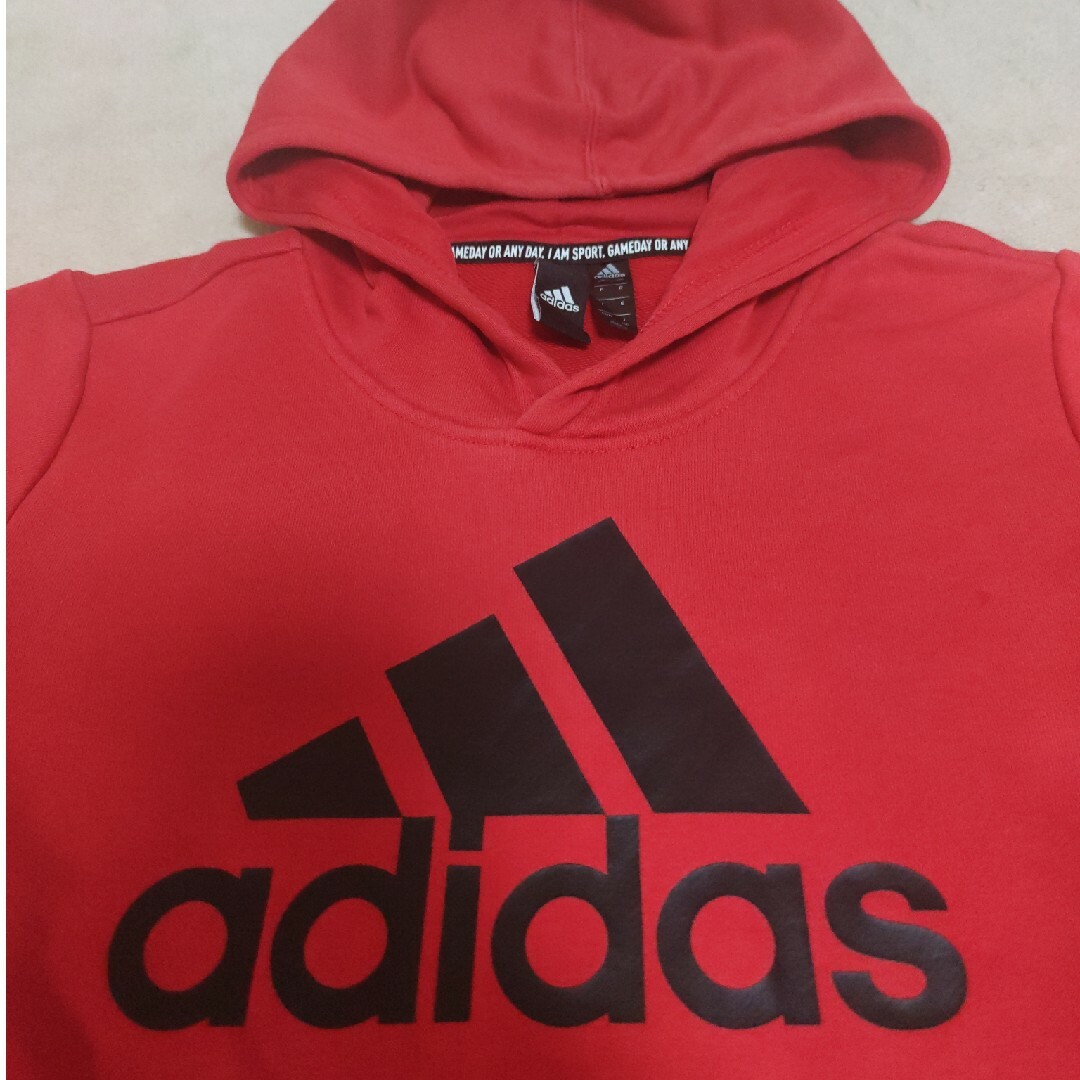 adidas(アディダス)のアディダス　パーカー　150㌢ キッズ/ベビー/マタニティのキッズ服男の子用(90cm~)(Tシャツ/カットソー)の商品写真