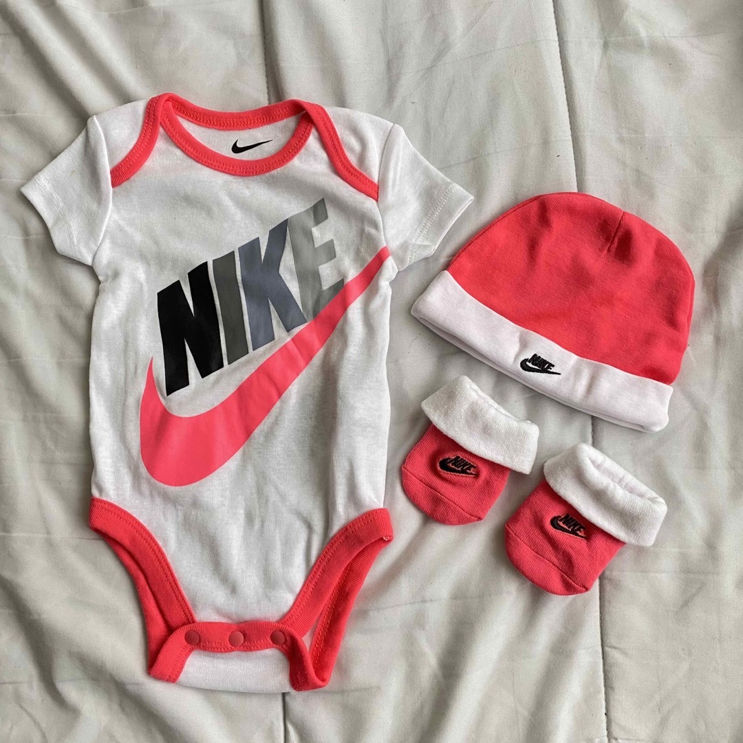 NIKE(ナイキ)の【NIKE】Baby 0-6Mサイズ　新品未使用　◎汚れアリ◎ キッズ/ベビー/マタニティのベビー服(~85cm)(ロンパース)の商品写真