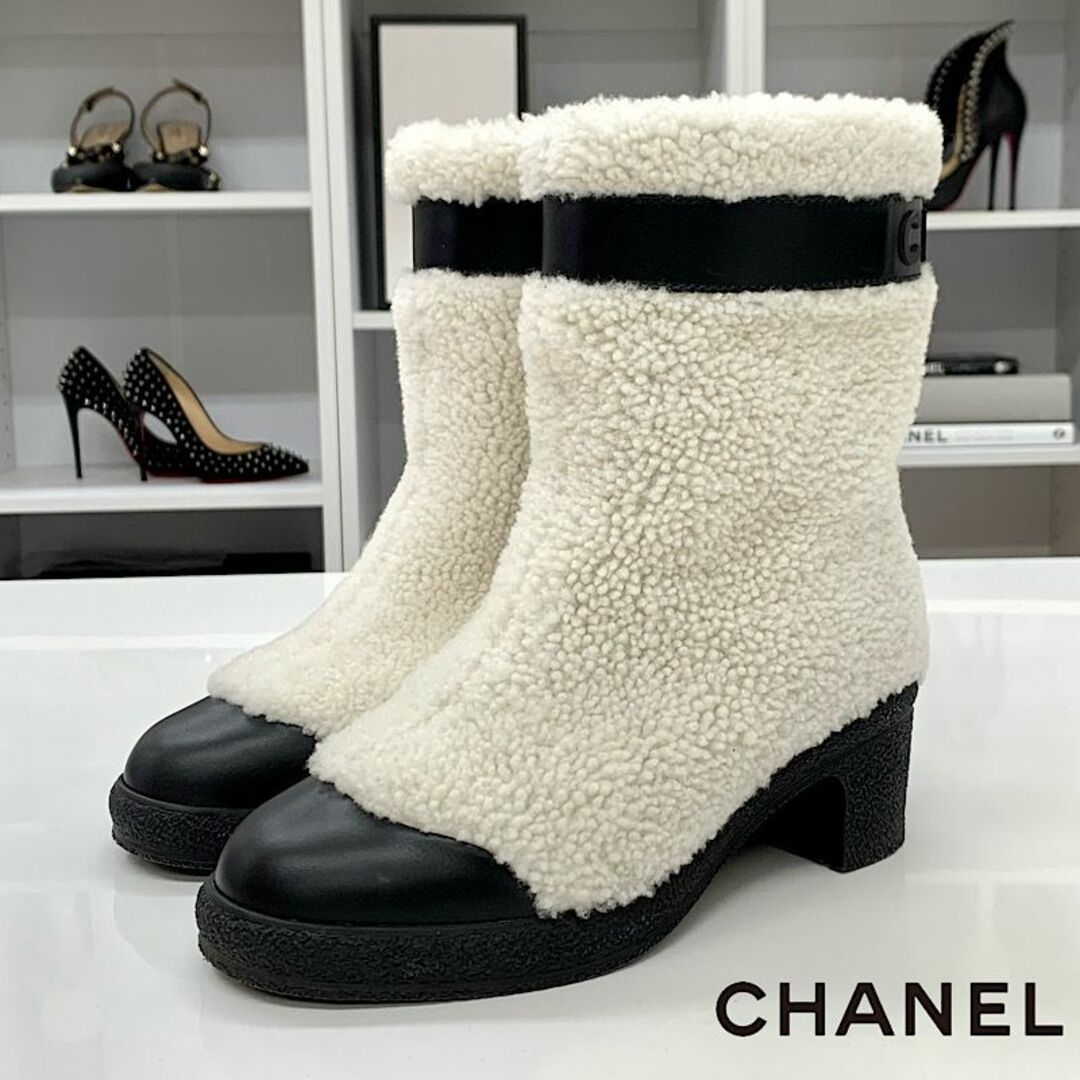 CHANEL(シャネル)の6551 シャネル レザー ムートン ボア　ココマーク ロゴ ショートブーツ レディースの靴/シューズ(ブーツ)の商品写真