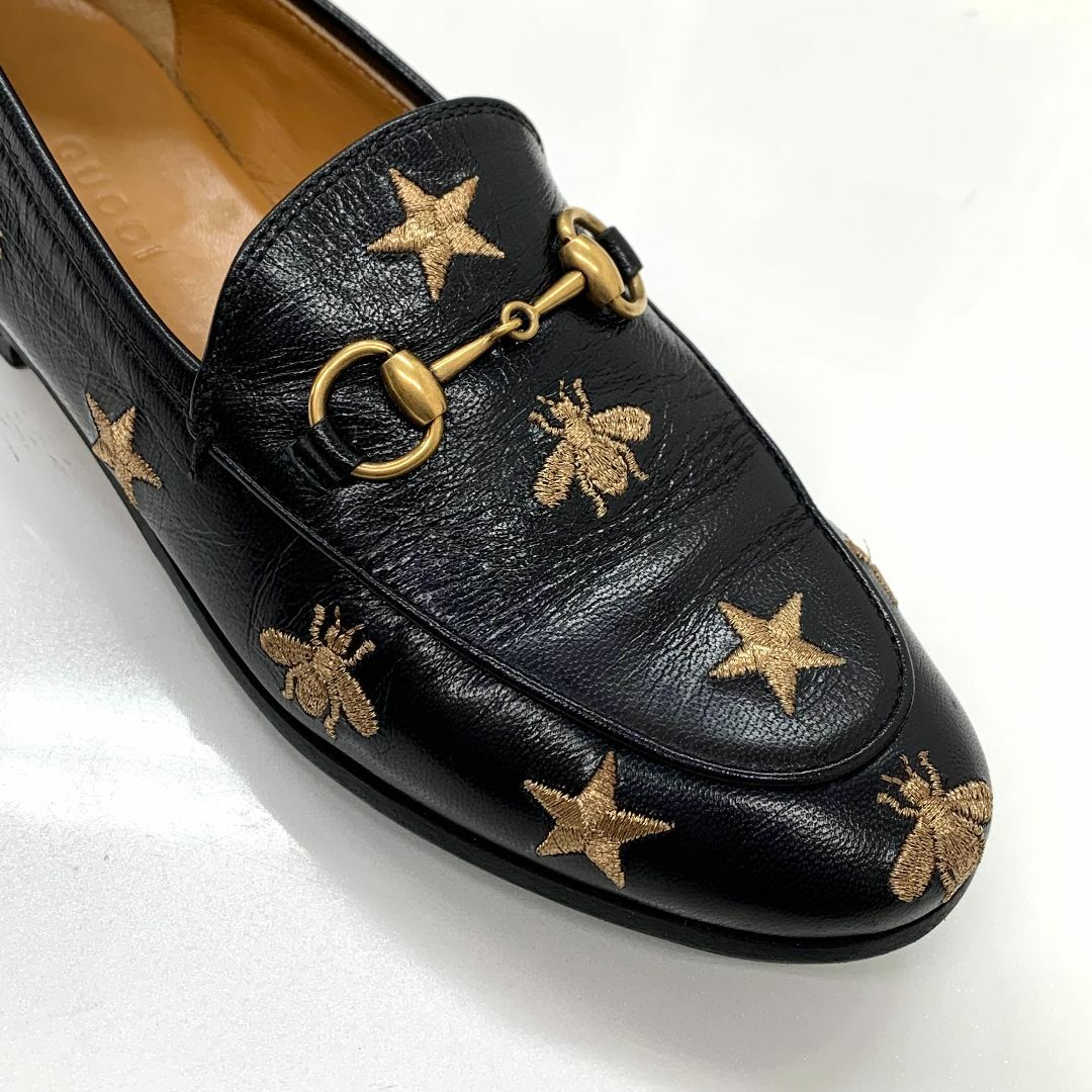 Gucci(グッチ)の6502 グッチ ホースビット ビー刺繍 レザー ローファー ブラック レディースの靴/シューズ(ローファー/革靴)の商品写真