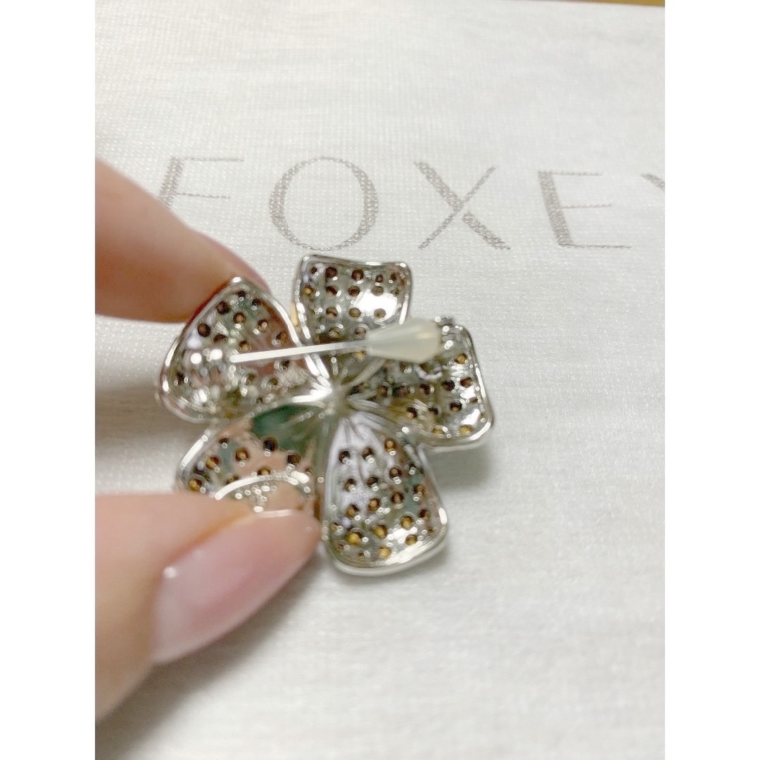 Foxey/BROOCH "FLEUR"/クリアー レディースのアクセサリー(ブローチ/コサージュ)の商品写真