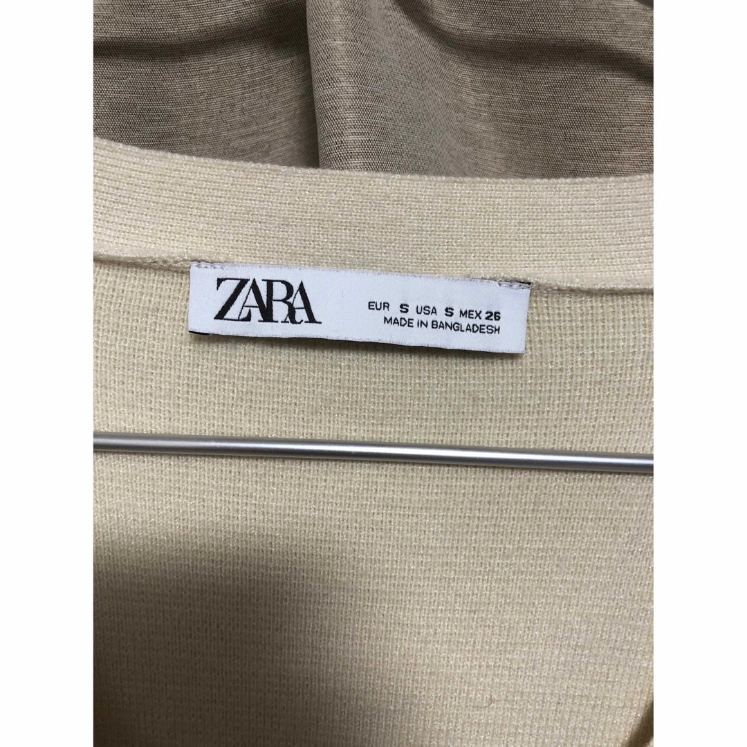 ZARA(ザラ)のZARA パール ビジュー　ニットカーディガン　Sサイズ レディースのトップス(カーディガン)の商品写真