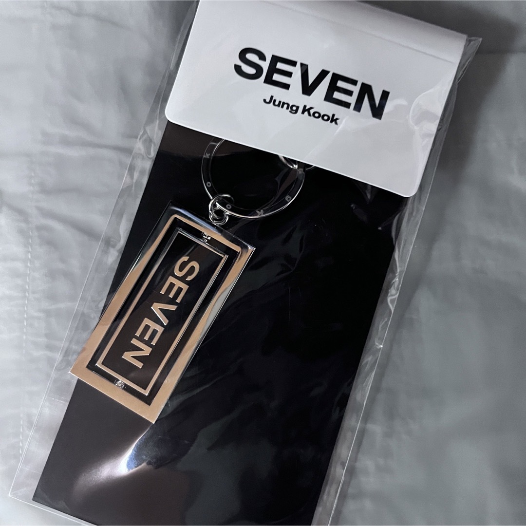 防弾少年団(BTS)(ボウダンショウネンダン)のジョングク Sevenシャツ L＆ キーリング エンタメ/ホビーのタレントグッズ(アイドルグッズ)の商品写真