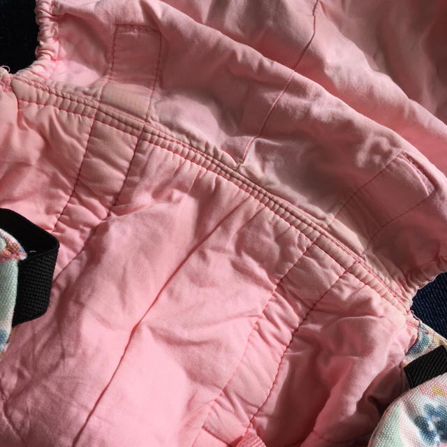 Ergobaby(エルゴベビー)のエルゴ 抱っこ紐 ピンク キッズ/ベビー/マタニティの外出/移動用品(抱っこひも/おんぶひも)の商品写真