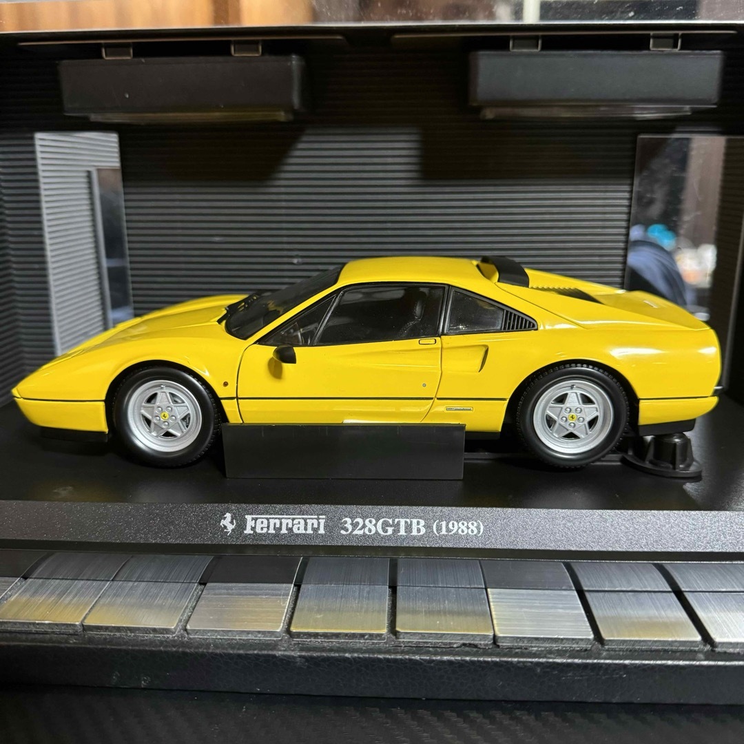 京商 - 絶版未展示品 京商 1/18 フェラーリ 328 GTB 1988 イエロー②の