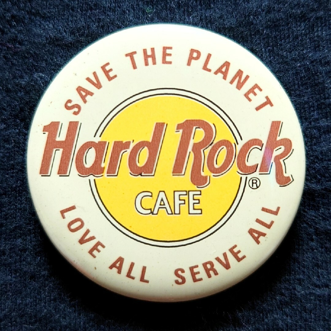 Hard Rock CAFE(ハードロックカフェ)の中古品 缶バッジ Hard Rock CAFE ハードロックカフェ ロゴマーク エンタメ/ホビーのアニメグッズ(バッジ/ピンバッジ)の商品写真