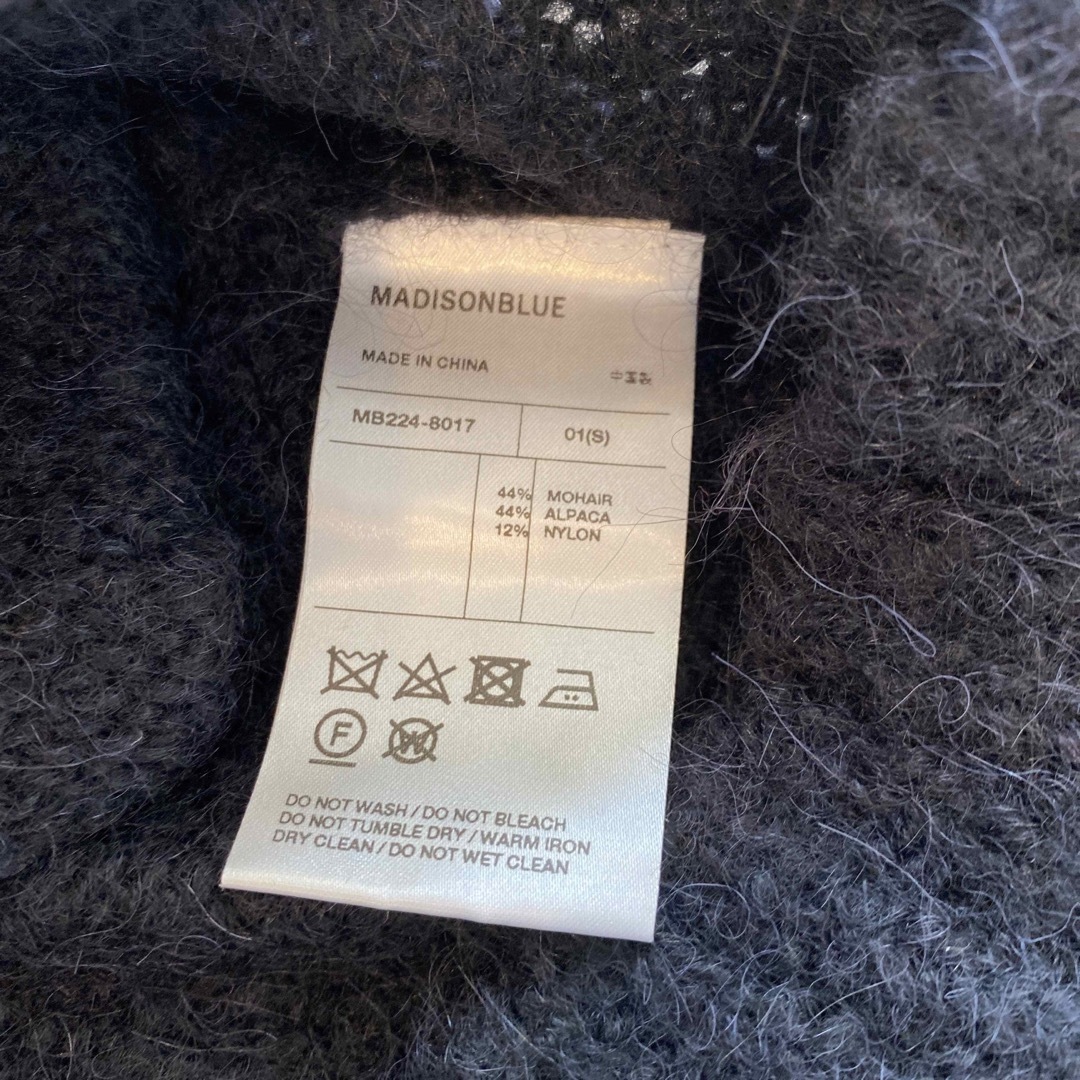 MADISONBLUE(マディソンブルー)のマディソンブルー　LOOSE BIG V CD MOHAIR ブラック レディースのトップス(カーディガン)の商品写真