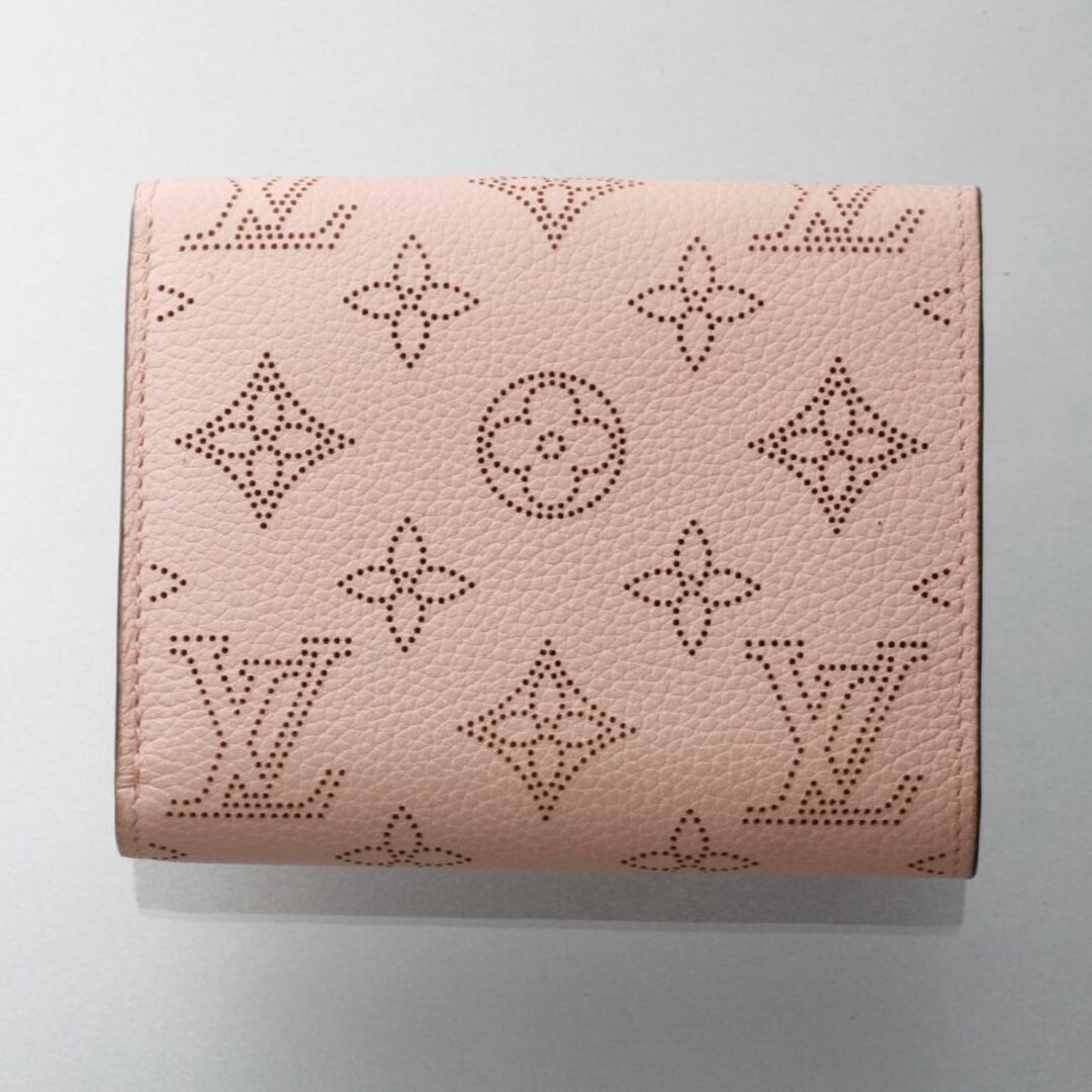 LOUIS VUITTON(ルイヴィトン)のK3444M 外側美品 ヴィトン マヒナ イリス 本革 二つ折 財布 フランス製 レディースのファッション小物(財布)の商品写真