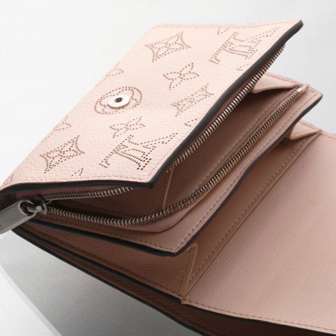 LOUIS VUITTON(ルイヴィトン)のK3444M 外側美品 ヴィトン マヒナ イリス 本革 二つ折 財布 フランス製 レディースのファッション小物(財布)の商品写真
