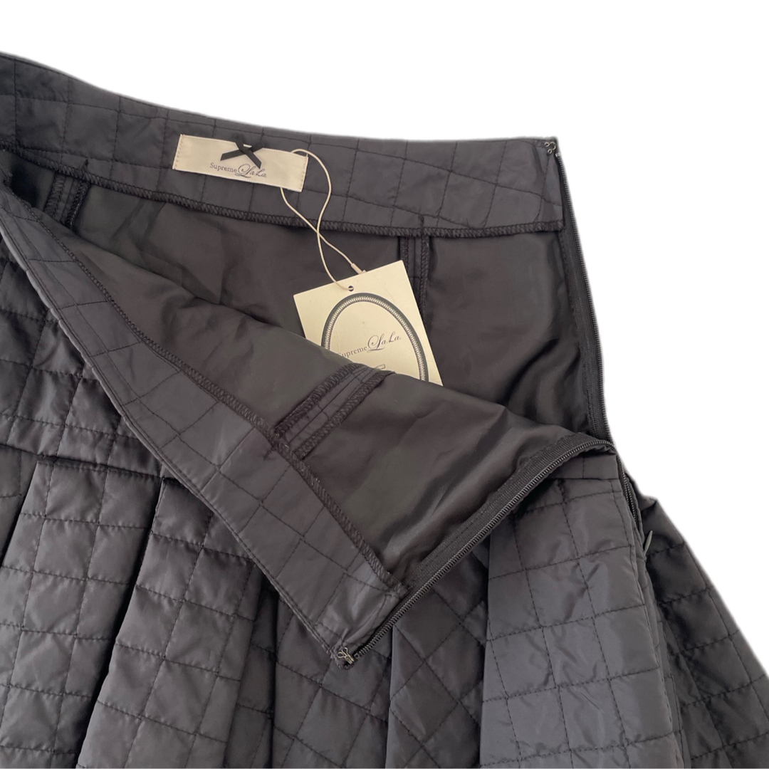 Supreme.La.La.(シュープリームララ)の新品 Supreme.La.La. キルティングプリーツミニスカート 黒 S レディースのスカート(ミニスカート)の商品写真
