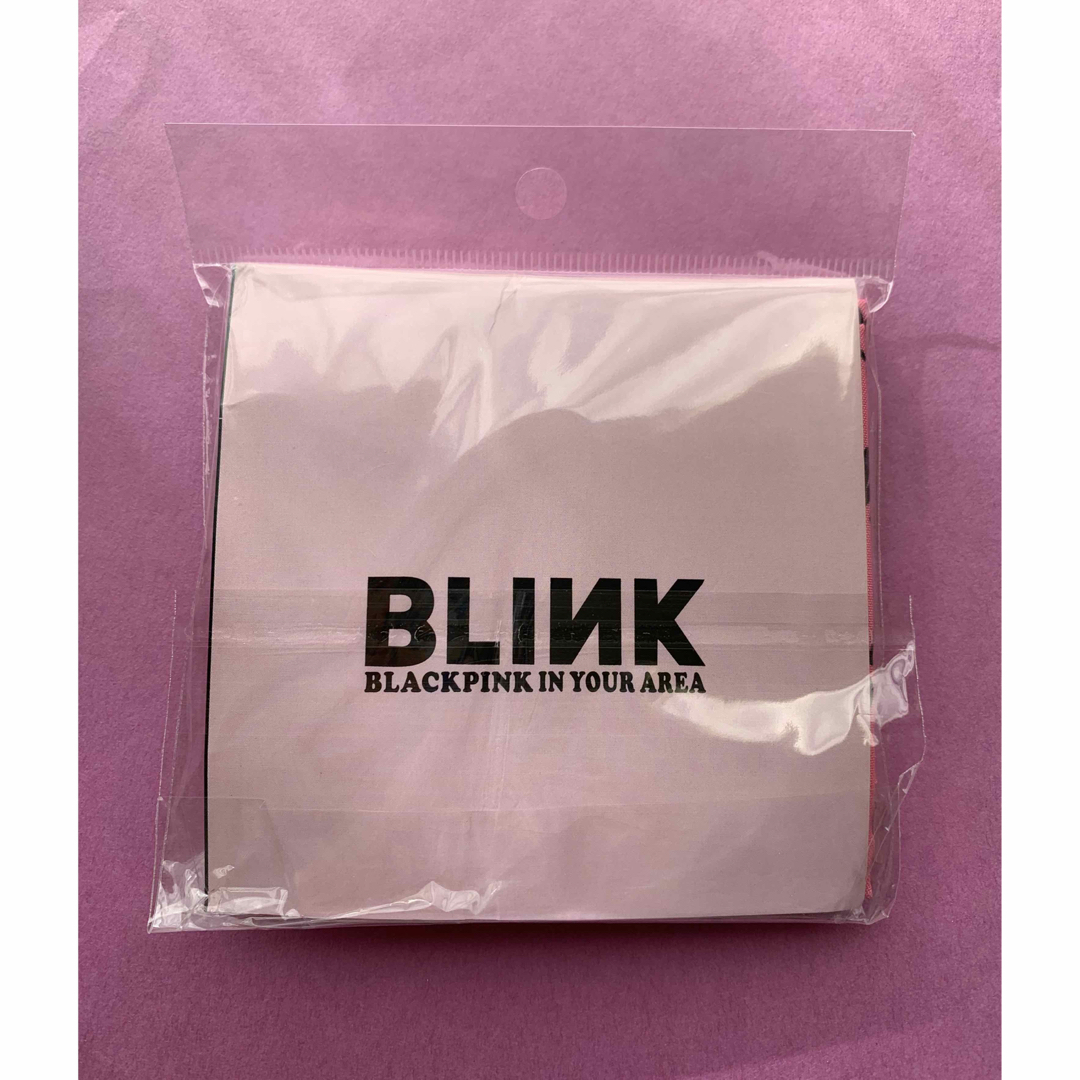 BLACKPINK(ブラックピンク)の一点のみ‼️BLACK PINK バンダナ　スカーフ　新品未使用 エンタメ/ホビーのタレントグッズ(女性タレント)の商品写真