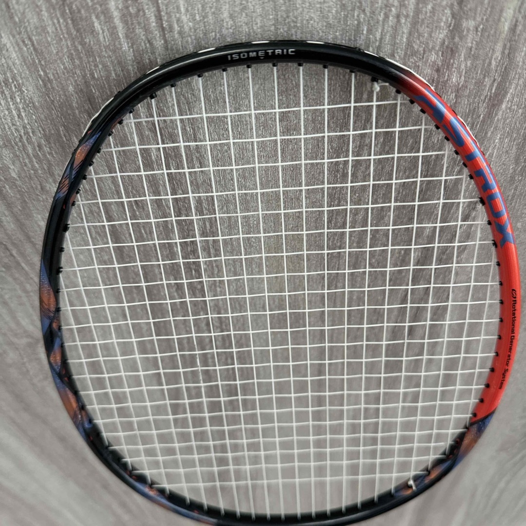 YONEX(ヨネックス)のアストロクス77PRO 4U5Gヨネックス ASTROX77PRO スポーツ/アウトドアのスポーツ/アウトドア その他(バドミントン)の商品写真