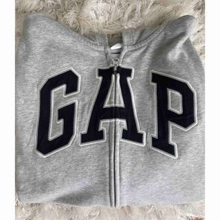 ギャップキッズ(GAP Kids)のGAPKIDS グレーパーカー　日本サイズ150(ジャケット/上着)