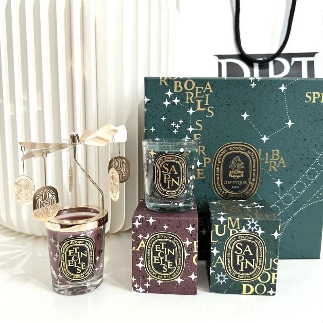 diptyque(ディプティック)のDiptyque カルーセル＆キャドル SAPIN・NEIGE ハンドメイドのインテリア/家具(アロマ/キャンドル)の商品写真