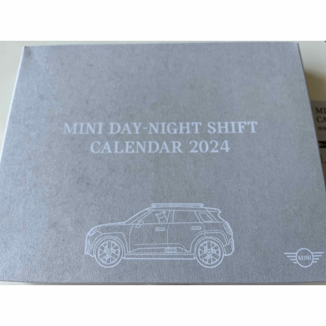 ミニ(ミニ)のMINI ミニ　2024年　オリジナルカレンダー　限定　 インテリア/住まい/日用品の文房具(カレンダー/スケジュール)の商品写真