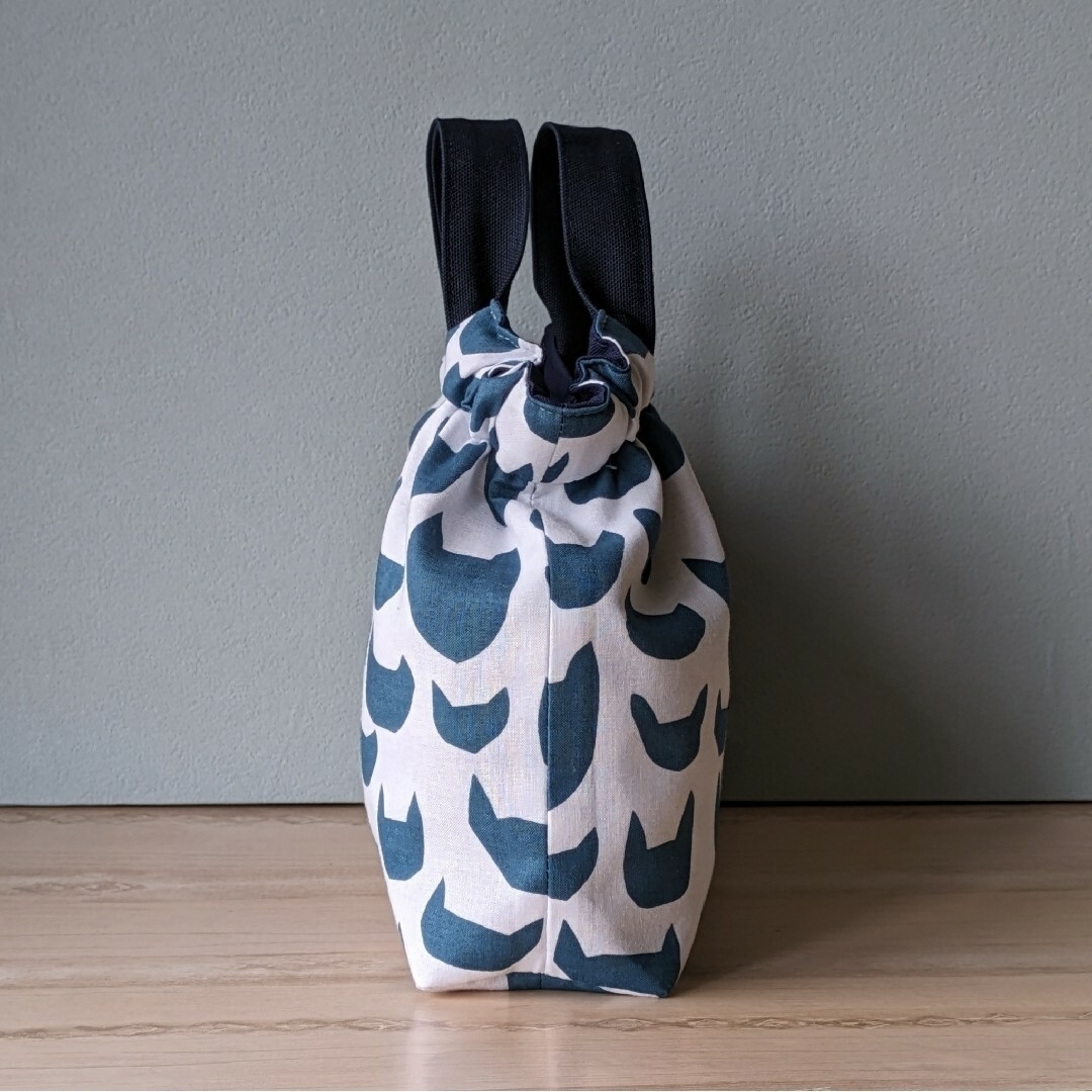 【wakame9999様専用】シャーリングバッグとあおり巾着バッグおまとめ ハンドメイドのファッション小物(バッグ)の商品写真