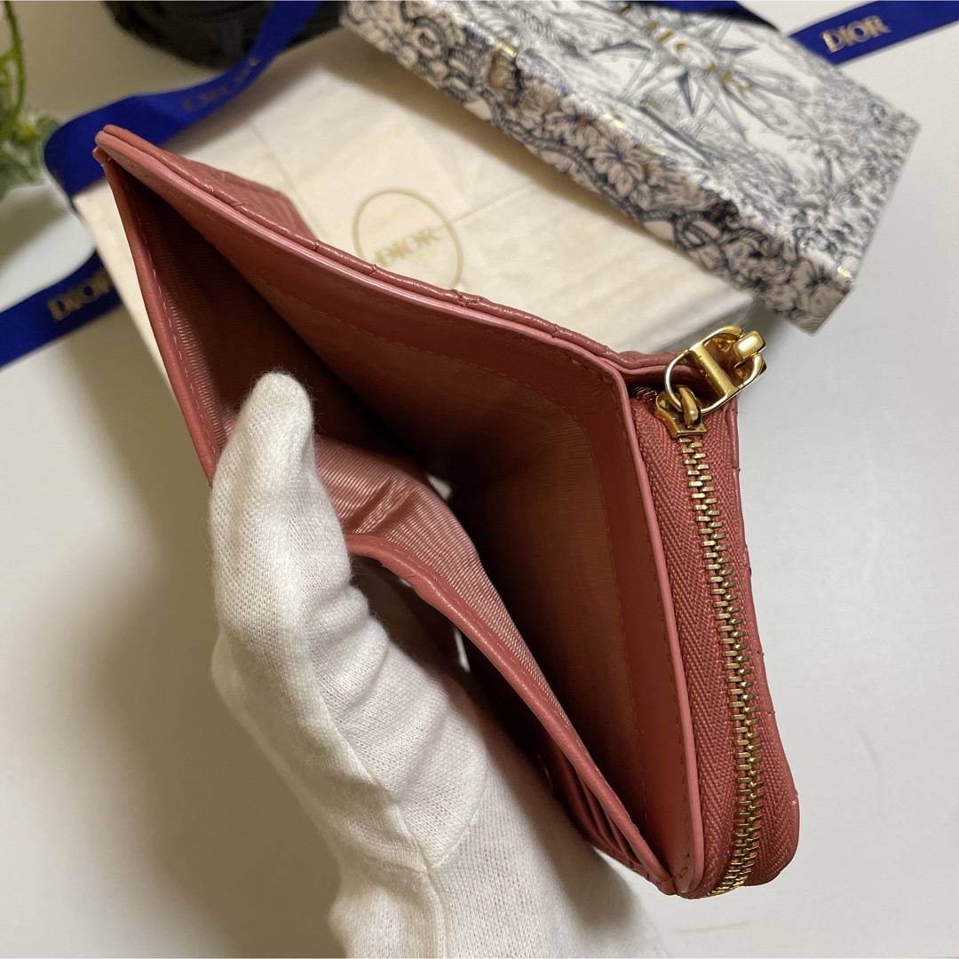 Christian Dior(クリスチャンディオール)の★美品　ディオール　CARO SCARLET ジップウォレット カナージュ レディースのファッション小物(財布)の商品写真