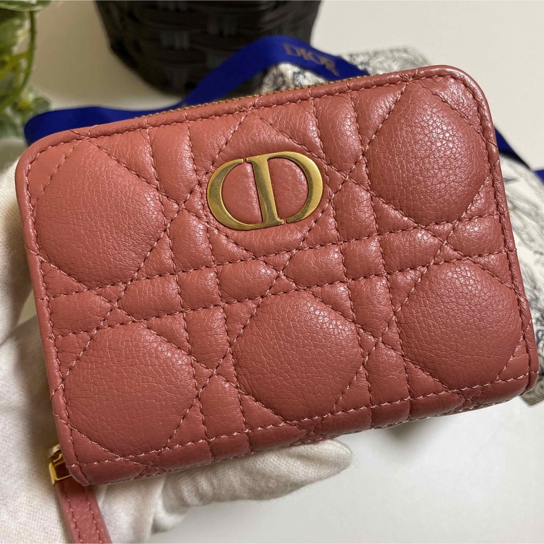 Christian Dior(クリスチャンディオール)の★美品　ディオール　CARO SCARLET ジップウォレット カナージュ レディースのファッション小物(財布)の商品写真