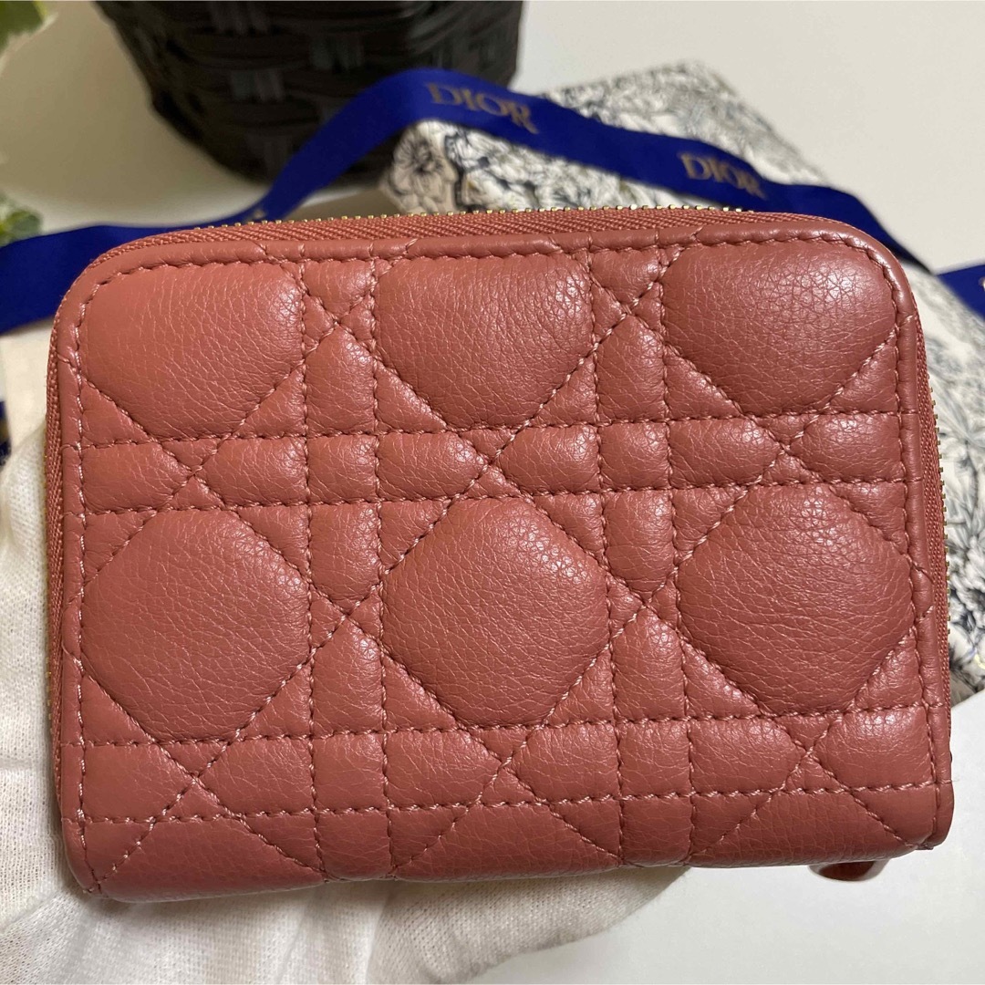 新品 DIOR ディオ 折り財布 小銭入れ 刺繍 - 小物 新品 DIOR ディオ 折り財布 小銭入れ 刺繍 - 小物