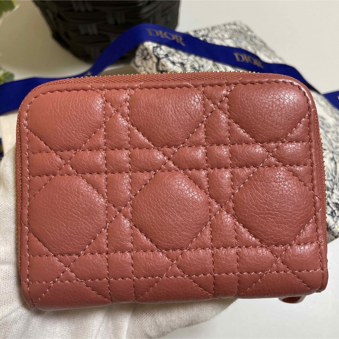 Christian Dior(クリスチャンディオール)の★美品　ディオール　CARO SCARLET ジップウォレット カナージュ レディースのファッション小物(財布)の商品写真