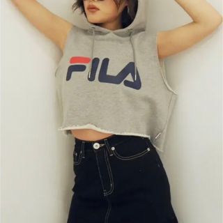 ジェイダ(GYDA)のGYDA FILAショートスウェットパーカー(Tシャツ(半袖/袖なし))