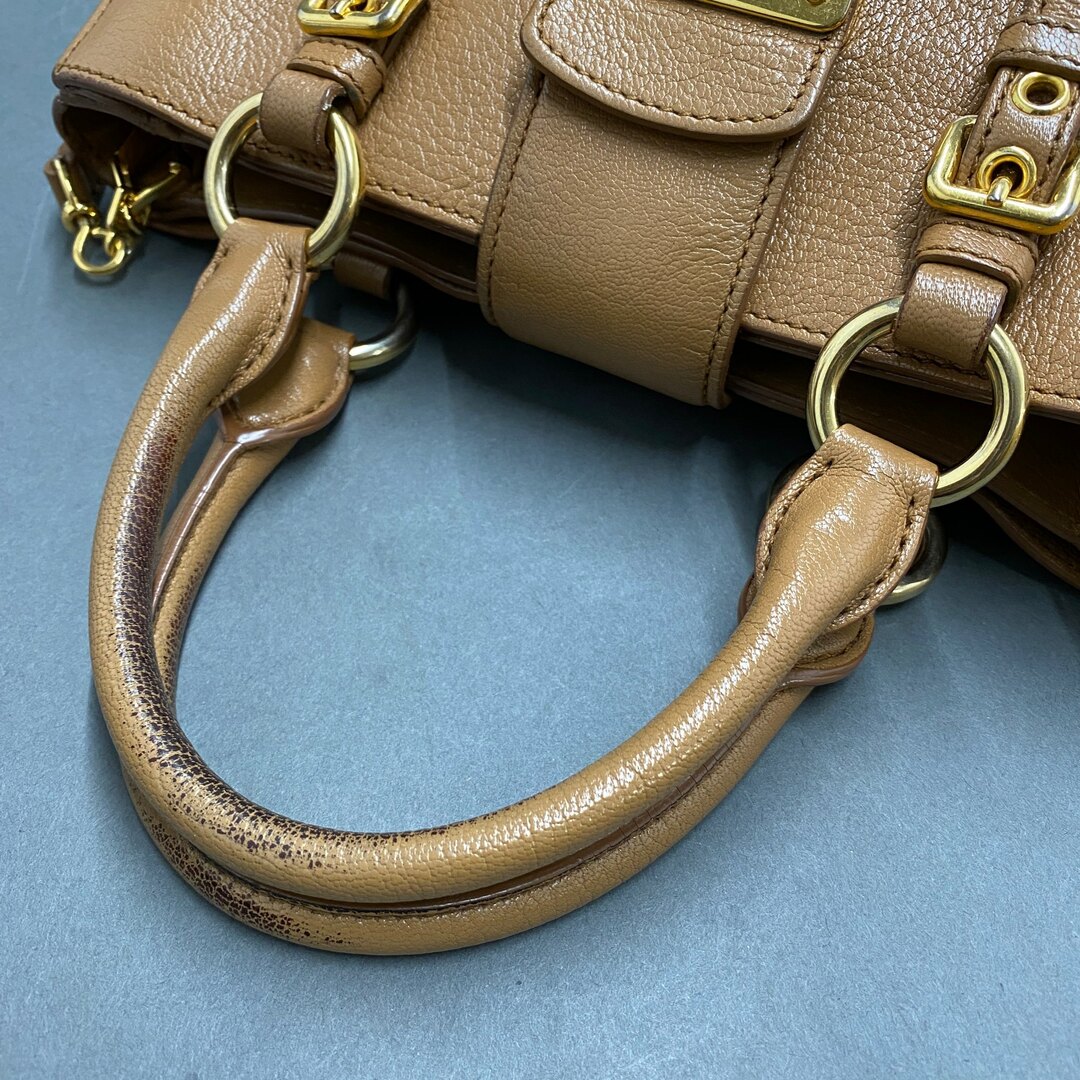 miumiu(ミュウミュウ)のDk14 miu miu ミュウミュウ ベージュ レザー ゴールド金具 2way ショルダーバッグ トートバッグ レディース 鞄 レディースのバッグ(メッセンジャーバッグ)の商品写真