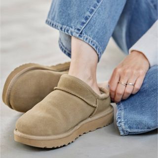 フレームワーク(FRAMeWORK)の新品　UGG クラシックスリッパ2  ベージュ　24cm(スリッポン/モカシン)