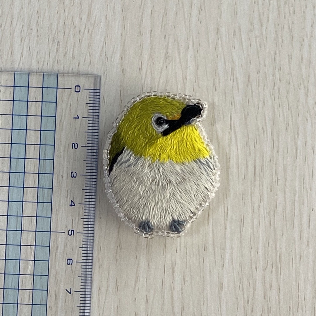 鳥の刺繍ブローチハンドメイド ハンドメイドのアクセサリー(コサージュ/ブローチ)の商品写真