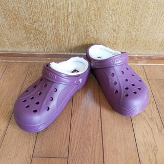 クロックス(crocs)のクロックス　冬仕様　ボアサンダル　24cm(サンダル)