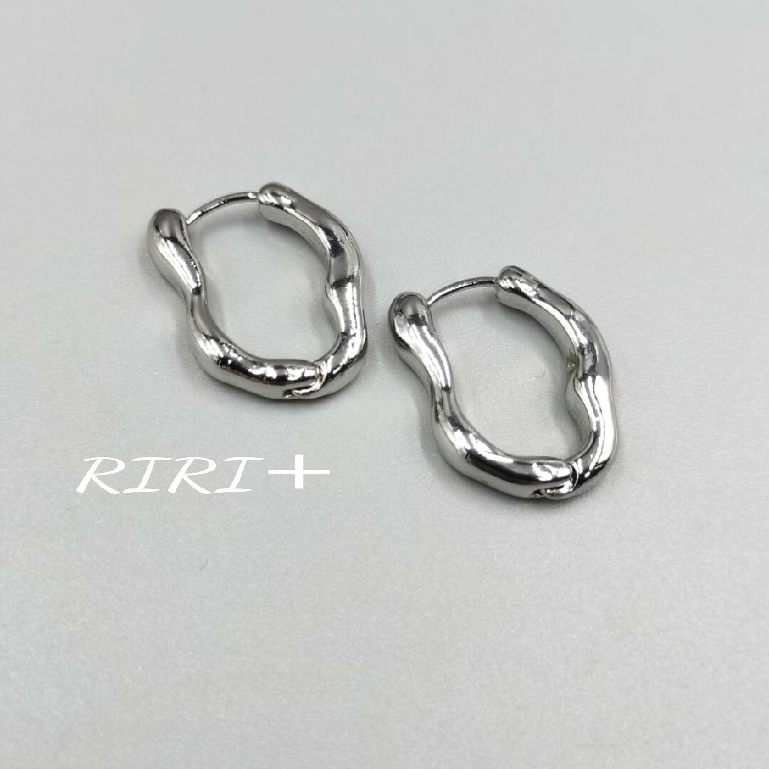 TODAYFUL(トゥデイフル)のNo. 667 シルバー ハグピアス チャンキーピアス フープピアス ステンレ レディースのアクセサリー(ピアス)の商品写真